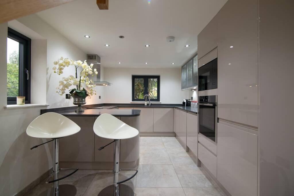 Luxury Coach House Next To Woodland In Knutsford Villa Ngoại thất bức ảnh