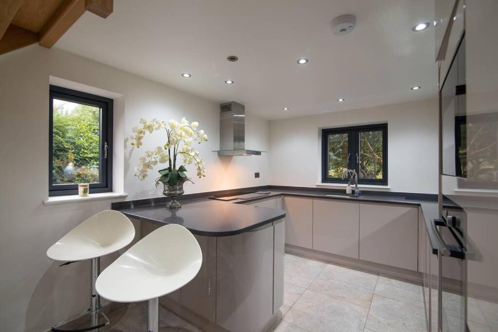 Luxury Coach House Next To Woodland In Knutsford Villa Ngoại thất bức ảnh