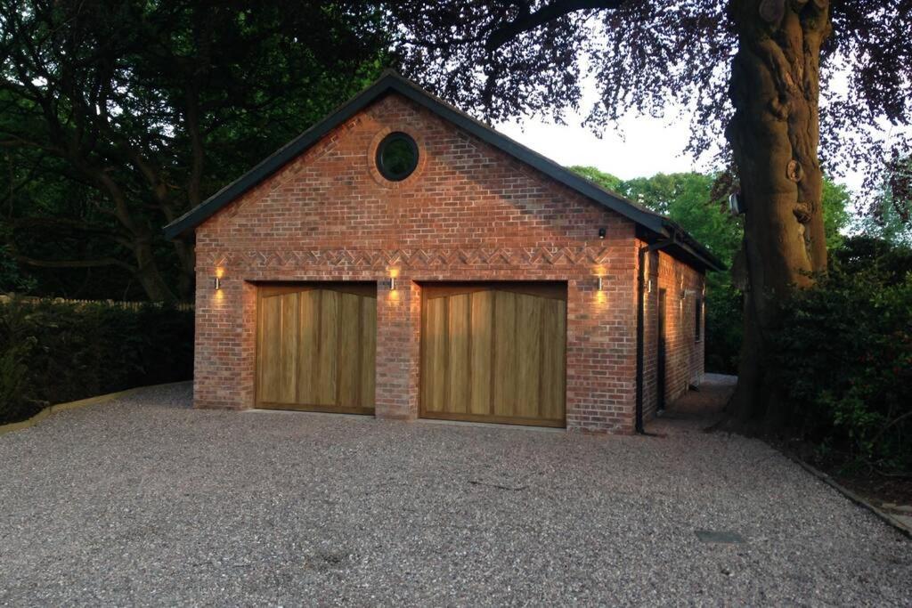 Luxury Coach House Next To Woodland In Knutsford Villa Ngoại thất bức ảnh