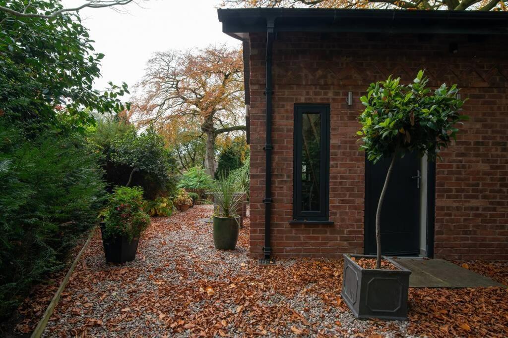 Luxury Coach House Next To Woodland In Knutsford Villa Ngoại thất bức ảnh